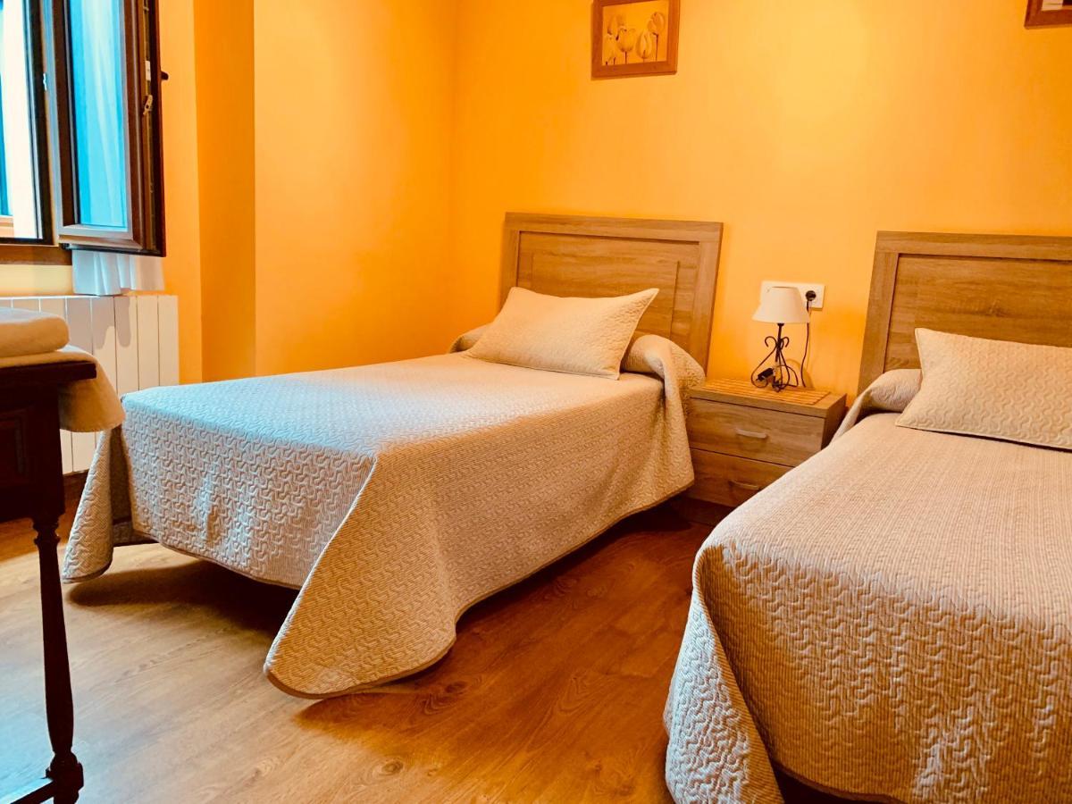 Hotel Hostal La Serna Potes Esterno foto