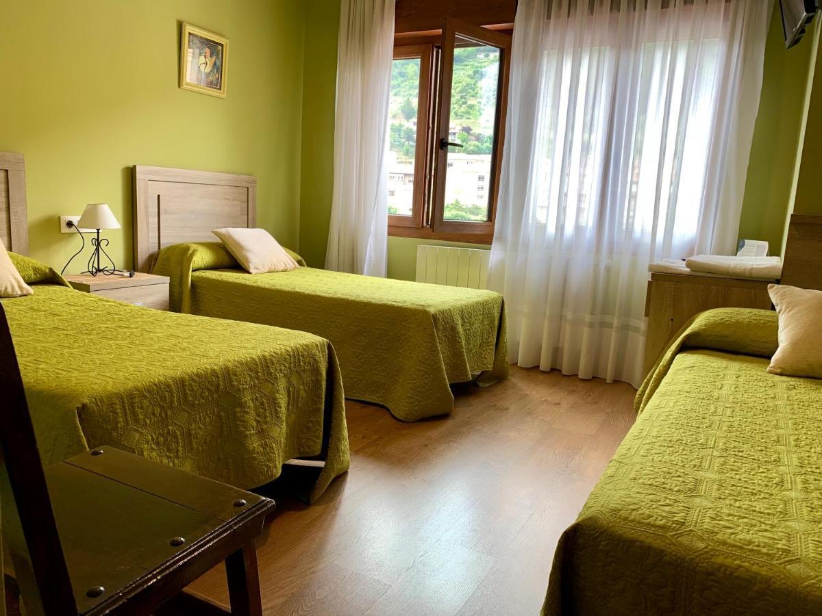 Hotel Hostal La Serna Potes Esterno foto