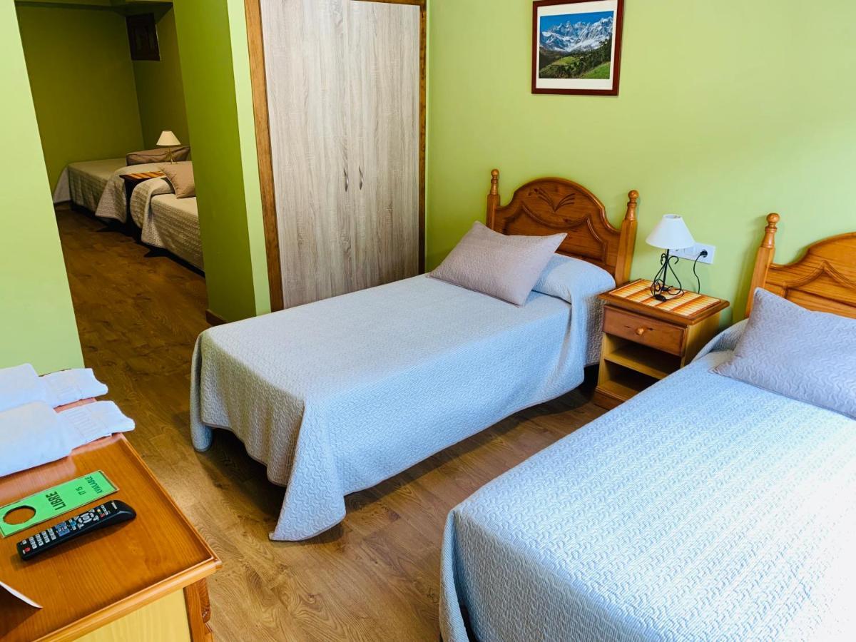 Hotel Hostal La Serna Potes Esterno foto