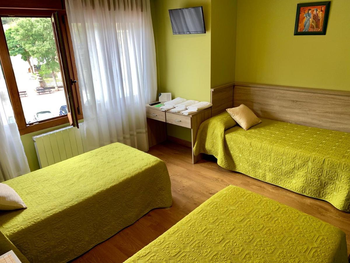 Hotel Hostal La Serna Potes Esterno foto
