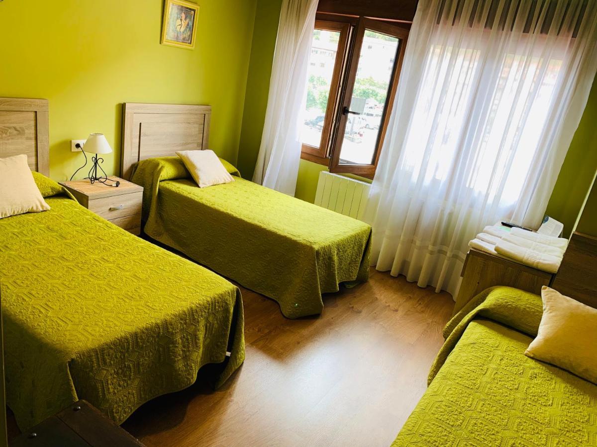 Hotel Hostal La Serna Potes Esterno foto