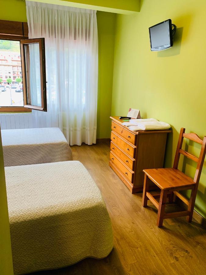 Hotel Hostal La Serna Potes Esterno foto